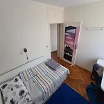 Walnut Apartment - Private Garage
